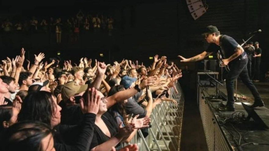 Andrés Calamaro y un público fiel.