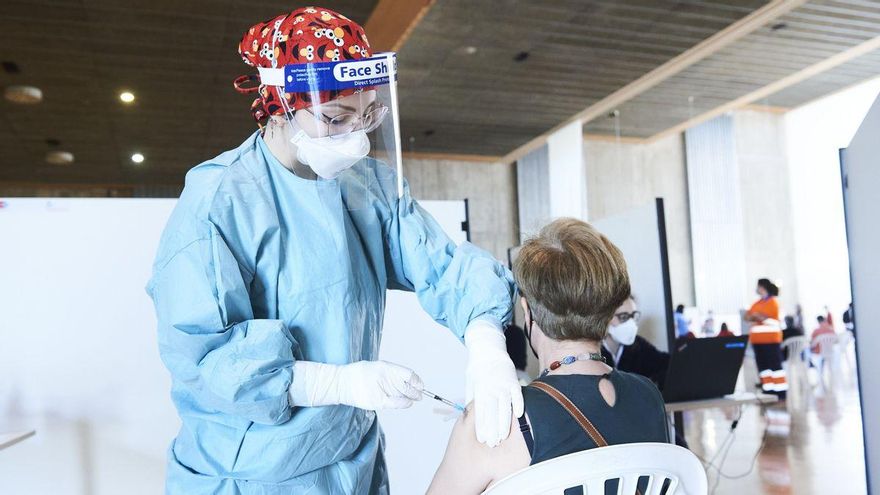 Catalunya abre la vacunación sin cita previa para todas las edades