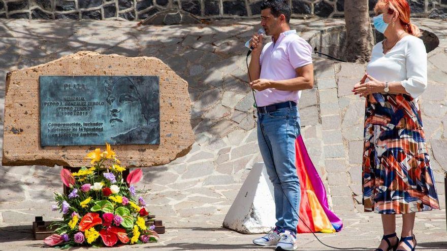 La familia y el marido de Pedro Zerolo se desplazaron hasta Adeje para participar en el evento.