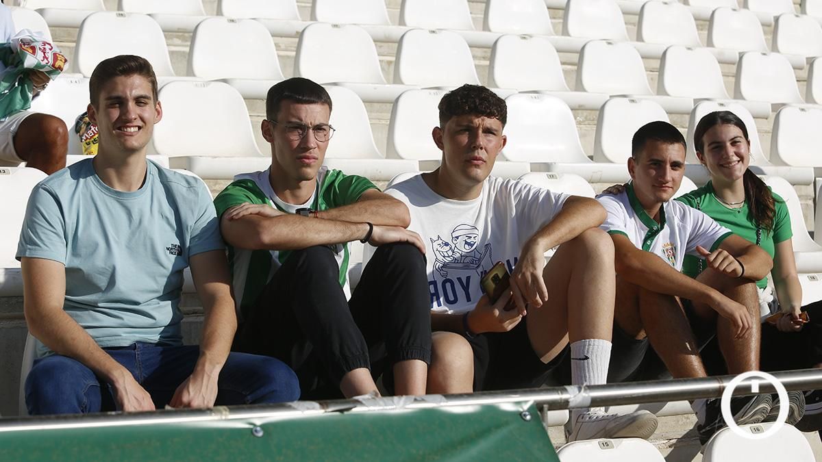 Grada Blanquiverde del encuentro entre el Córdoba CF y AD Mérida