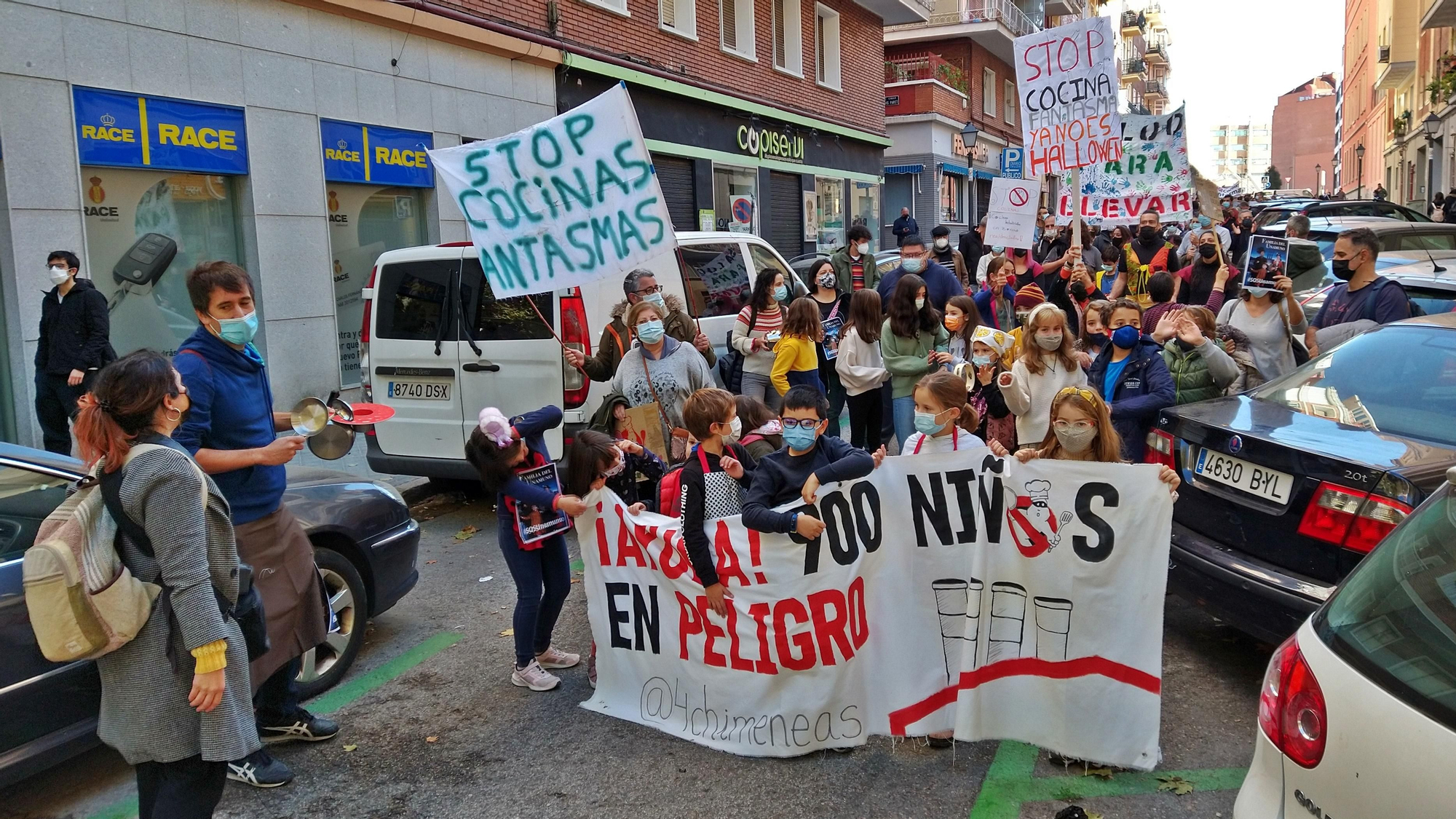 Cientos de manifestantes contra las cocinas fantasma de Madrid