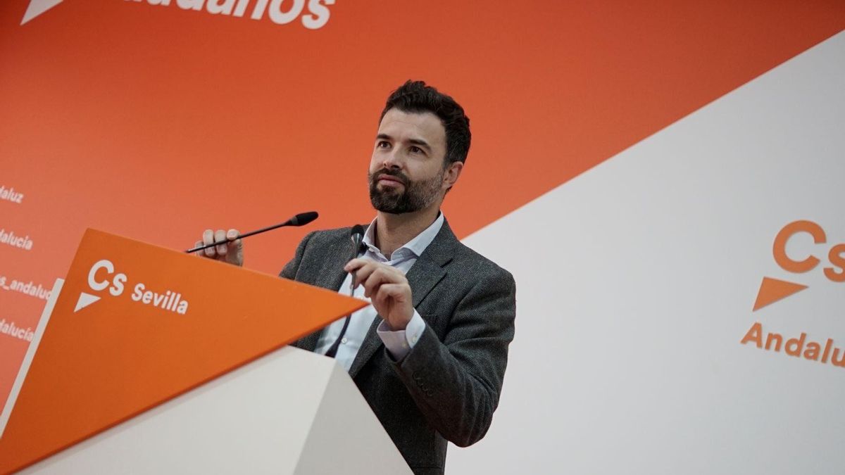 Archivo - Sevilla.-Cambronero pide a diputados de PSOE de Sevilla "ser valientes y no cómplices de este Gobierno de insomnio"