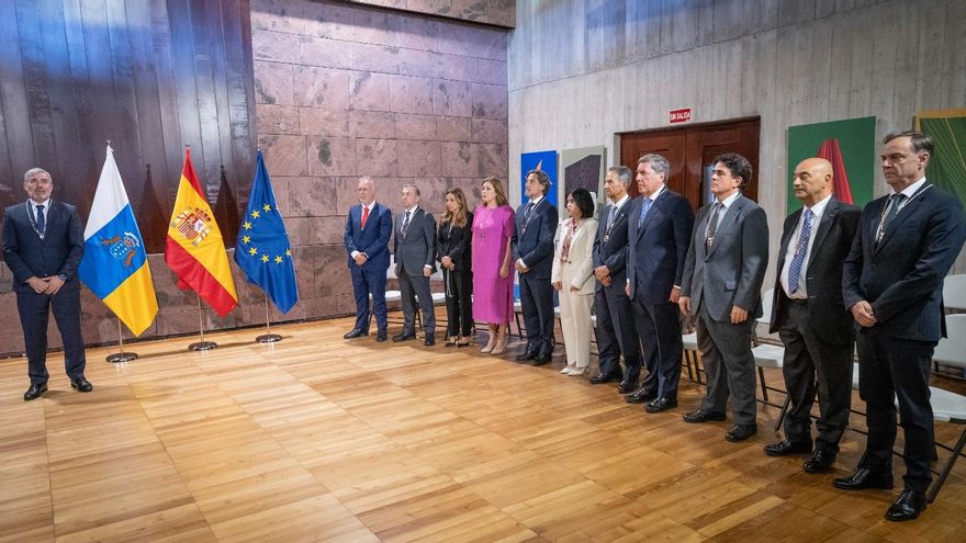Clavijo se autoproclama “artífice de la Canarias moderna, abierta y solidaria” y se premia con el Collar de la Orden Islas Canarias
