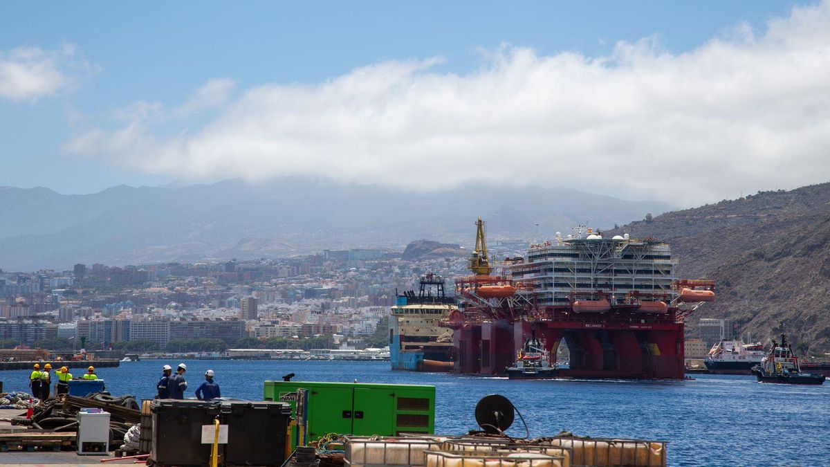 Reparación naval en el puerto de Tenerife.
