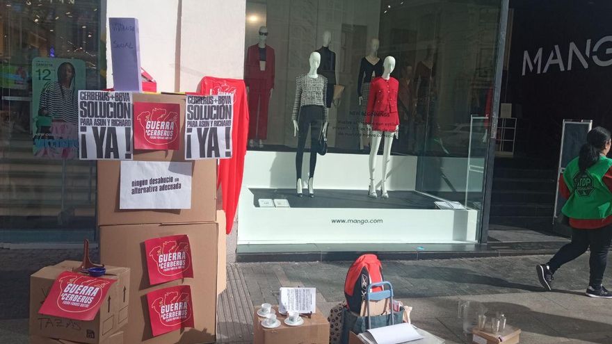 Acción por el derecho a la vivienda en la Gran Vía de Madrid