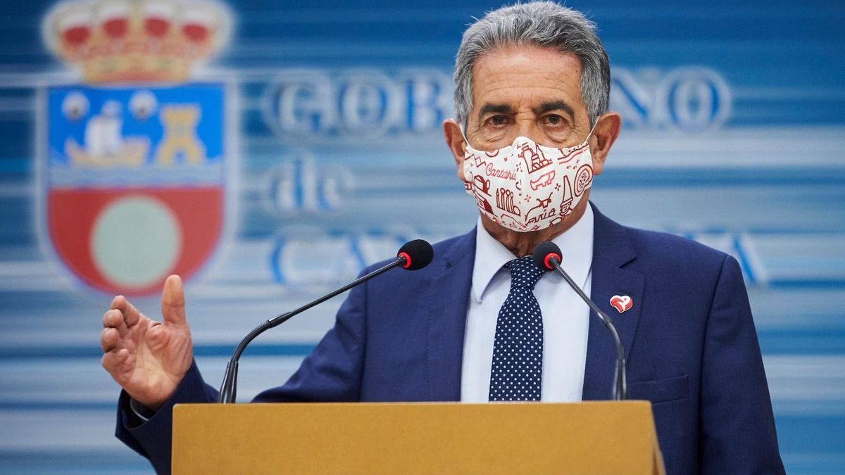 Archivo - El presidente de Cantabria, Miguel Ángel Revilla, en rueda de prensa
