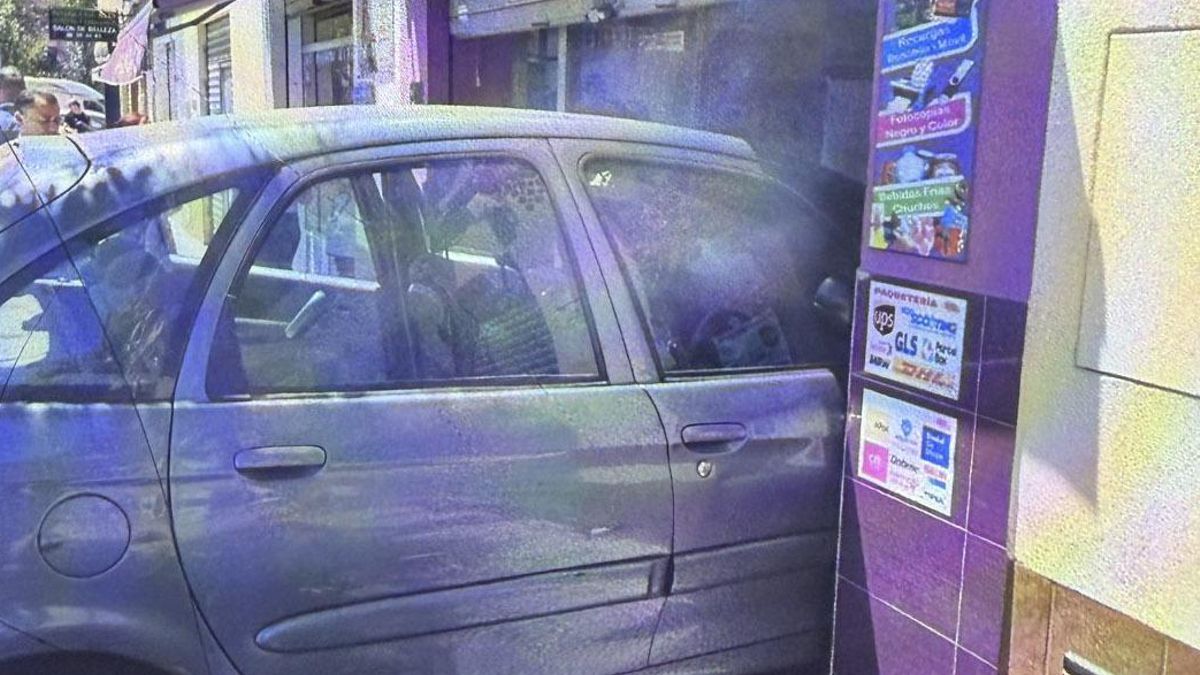 Una conductora empotra su coche contra un escaparate y alcanza a un peatón en Fátima