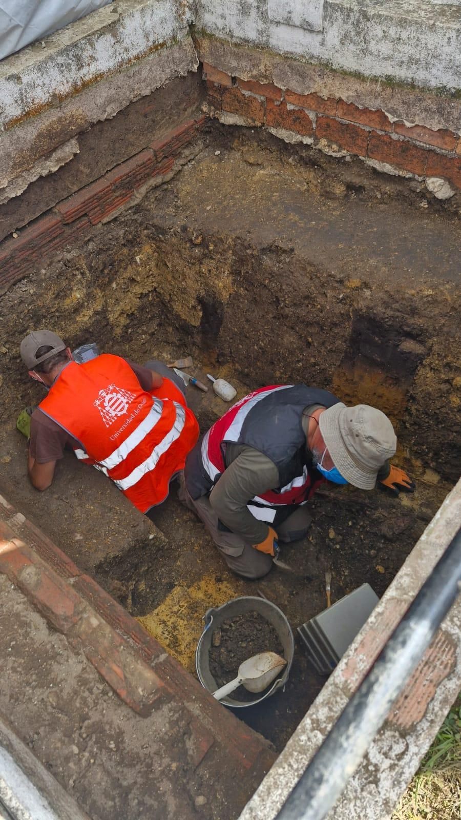 Las primeras excavaciones han dado un resultado positivo al localizar restos óseos