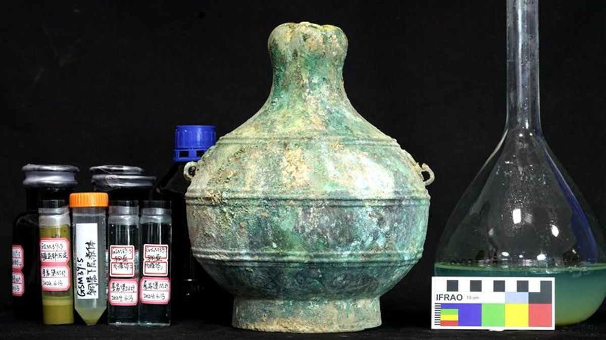 Descubren en China vino de hace 2.300 años perfectamente conservado en una vasija de bronce