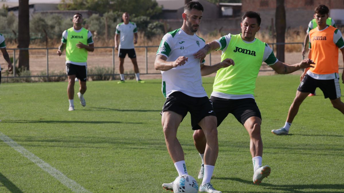 Ania recupera a un pilar para su defensa: Carlos Albarrán ya es uno más