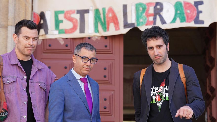 Un miembro de la embajada palestina agradece a España el reconocimiento en una visita a los estudiantes acampados en Santiago