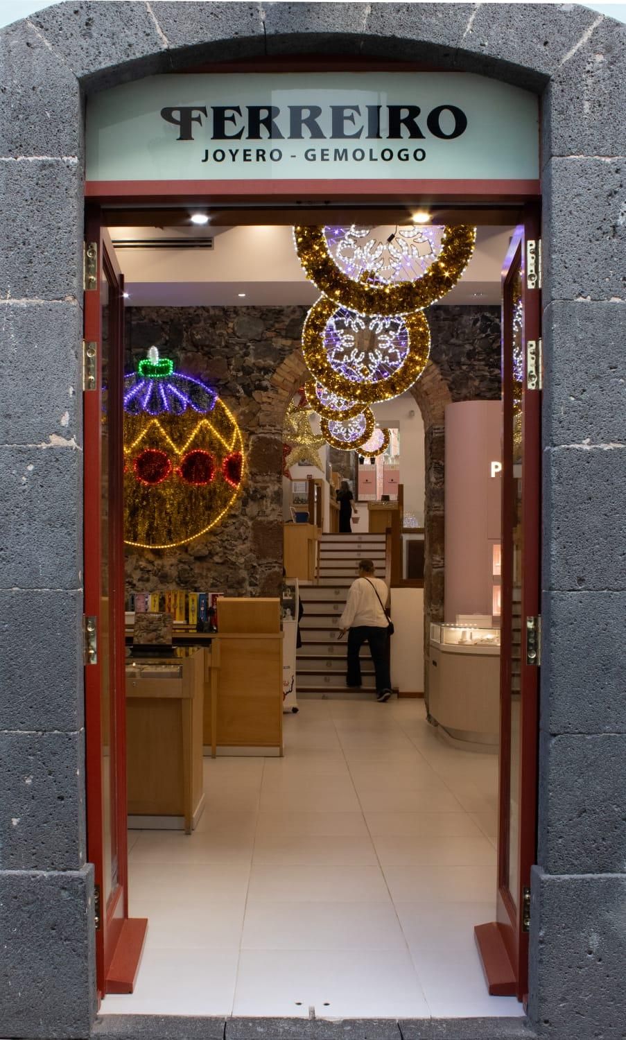 La Joyería Ferreiro gana el III Concurso de Escaparates ‘Vive la Navidad’.