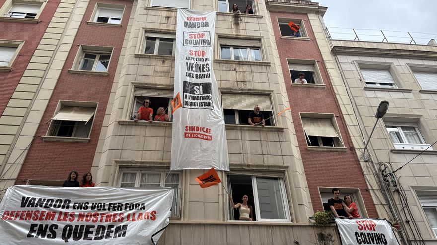 Inquilinos de siete fincas de Barcelona, expulsados por el negocio del 'coliving': "Un abogado vino a decirme que me fuera"