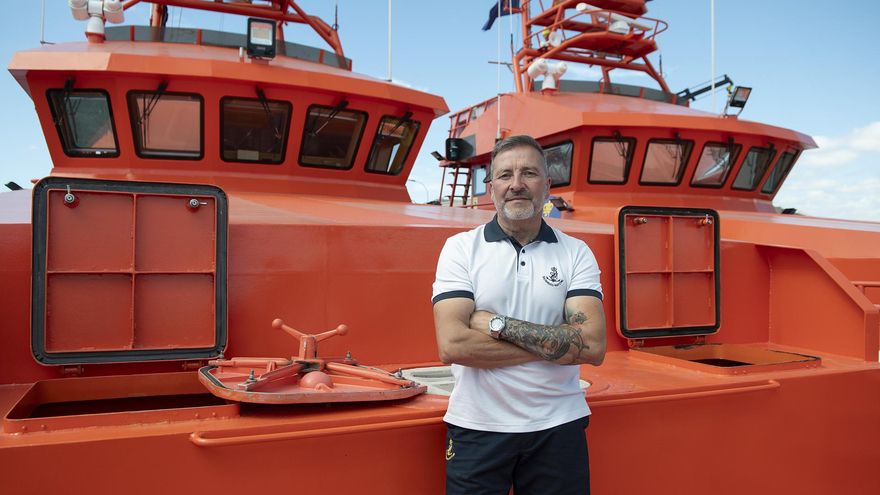 Enrique Peña, patrón de Salvamento: "Solo quien ha navegado se imagina lo peligrosa que es una patera"