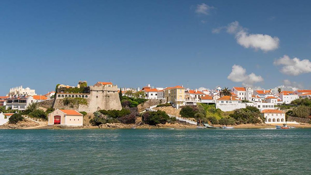 El impresionante marco natural que rodea la villa portuguesa conocida como "la tierra de las tres mentiras"