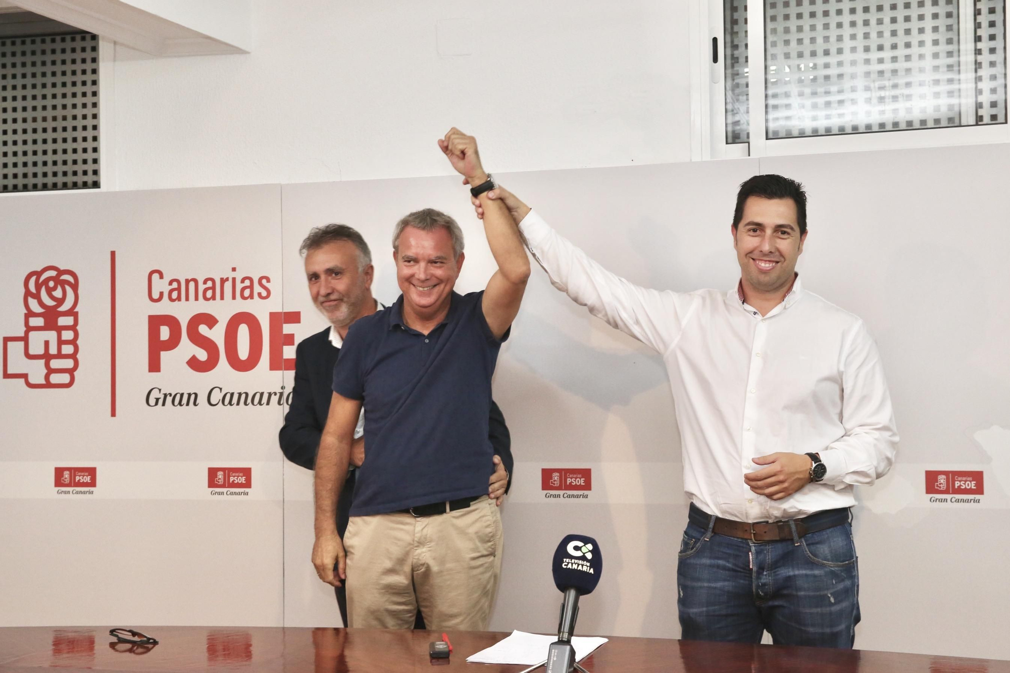 Sebastián Franquis y Alejandro Ramos tras concerse el resultado de las primarias