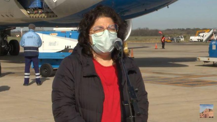 Frente a las críticas, Vizzoti dijo que "no hay vacunas en la heladera"