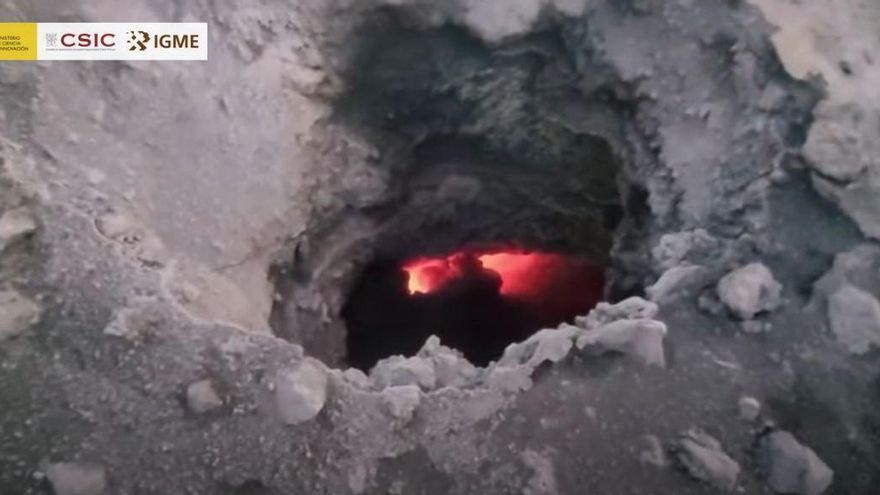 Rocas incandescentes a pocos centímetros de la superficie en La Palma