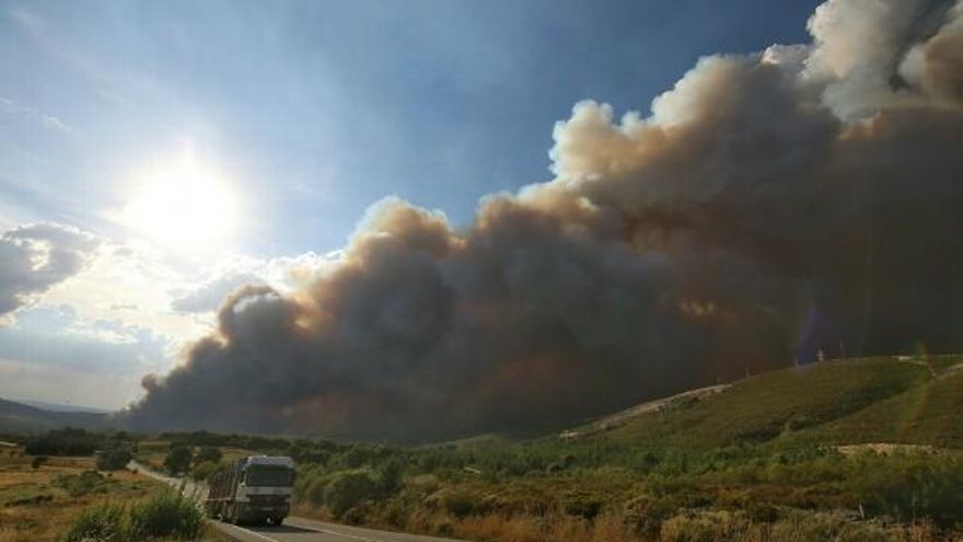 César Sánchez / ICAL Incendio en el municipio de Fabero, iniciado en Bárcena de la Abadía