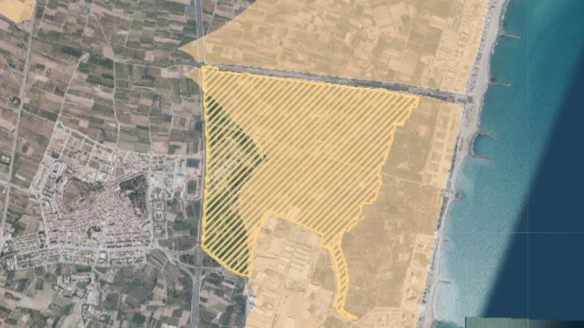 La zona inundable del Puig que queda oberta a la construcció d'instal·lacions esportives com a camps de golf, perimetrada amb línies.