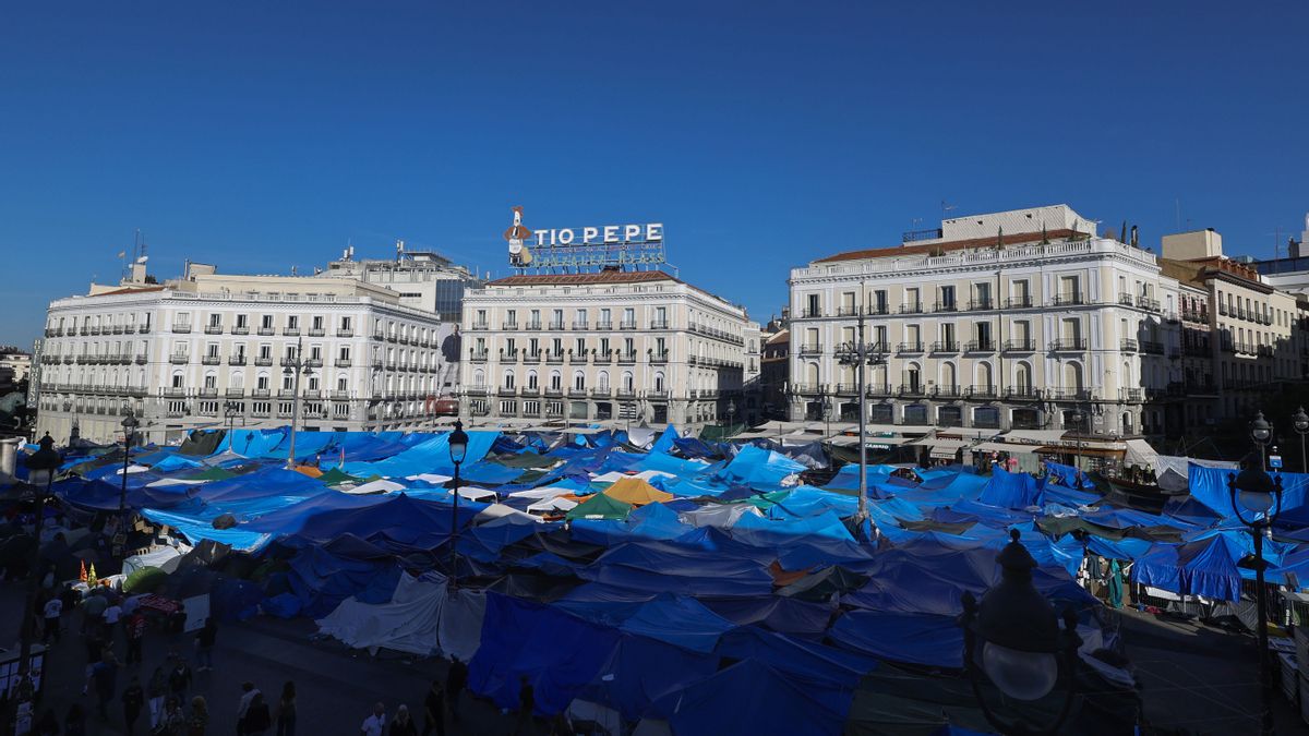 La Policía del Ayuntamiento de Madrid se lanza a poner decenas de multas a los acampados en la Puerta del Sol