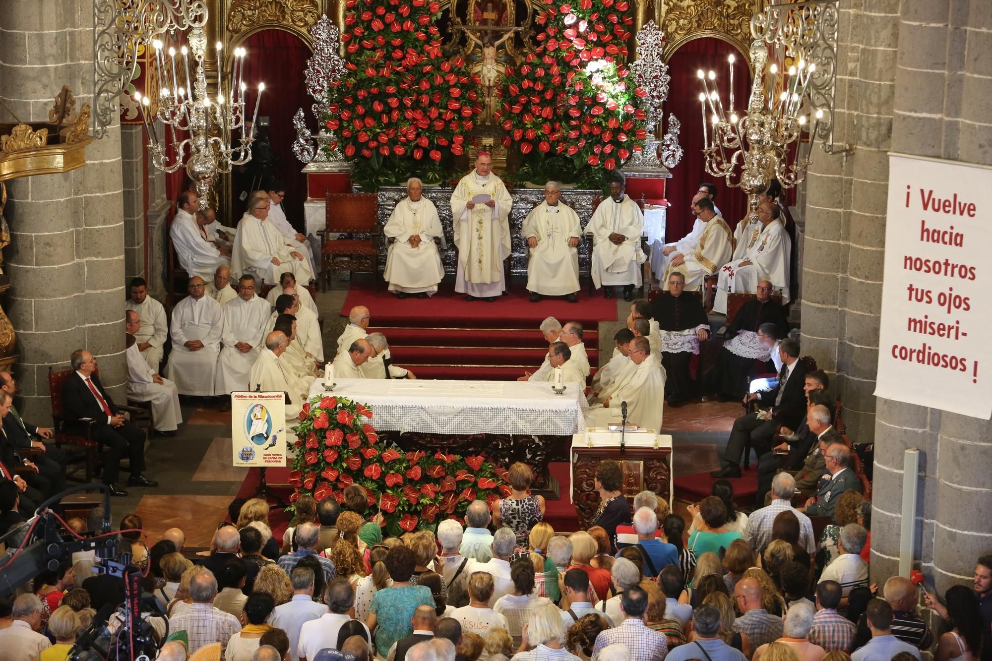Misa de la Virgen del Pino en la Basílica de Teror (ALEJANDRO RAMOS)