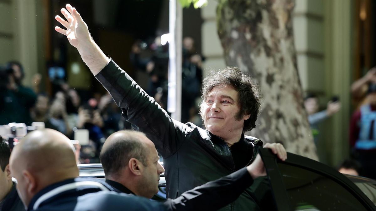 Javier Milei votó en Almagro, ciudad de Buenos Aires.