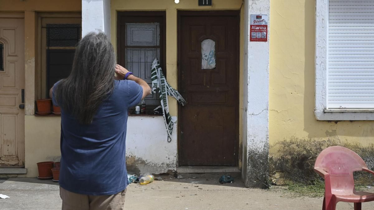 Vivienda de uno de los dos fallecidos en Veguellina de Órbigo, donde aparecieron sus cuerpos.