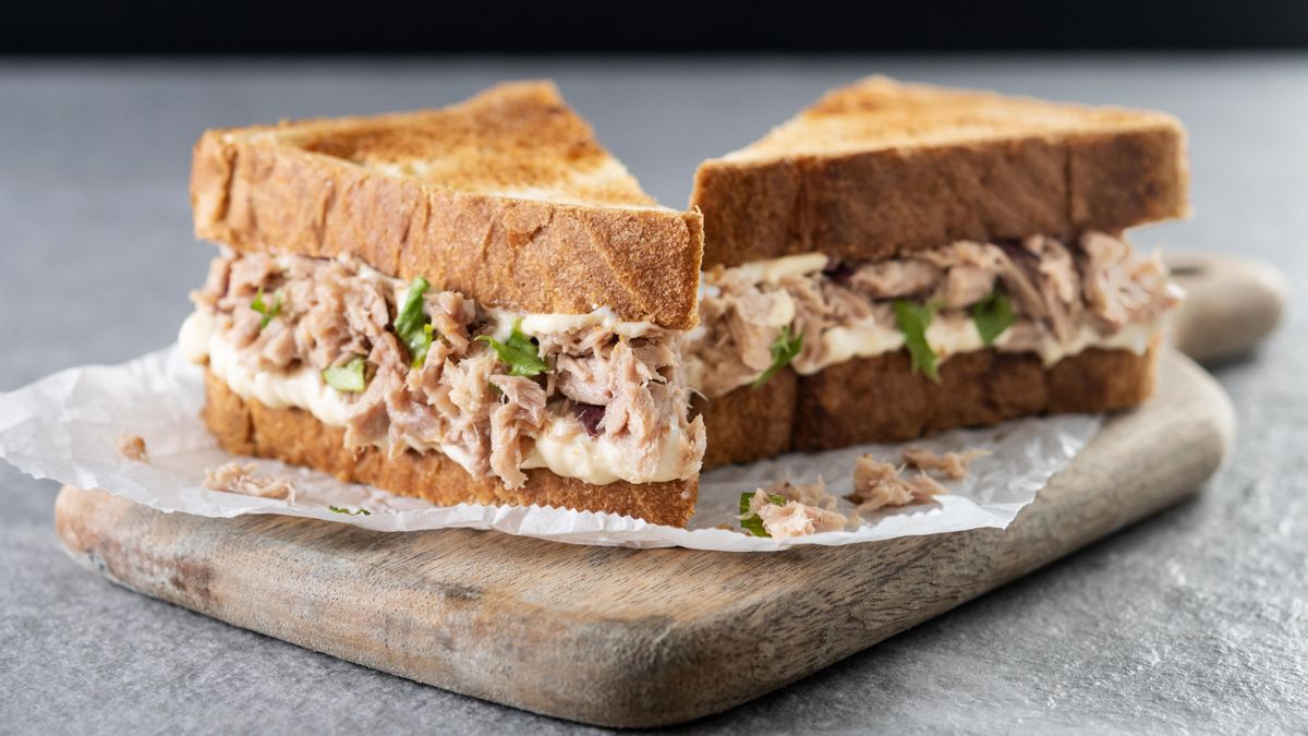 Con verduras, queso o huevo: tres recetas irresistibles de sándwich de caballa para una cena rápida