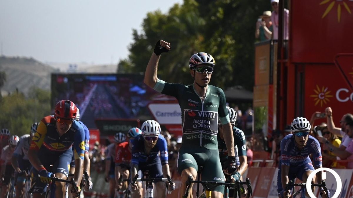 Van Aert, a su llegada a la meta en 2024
