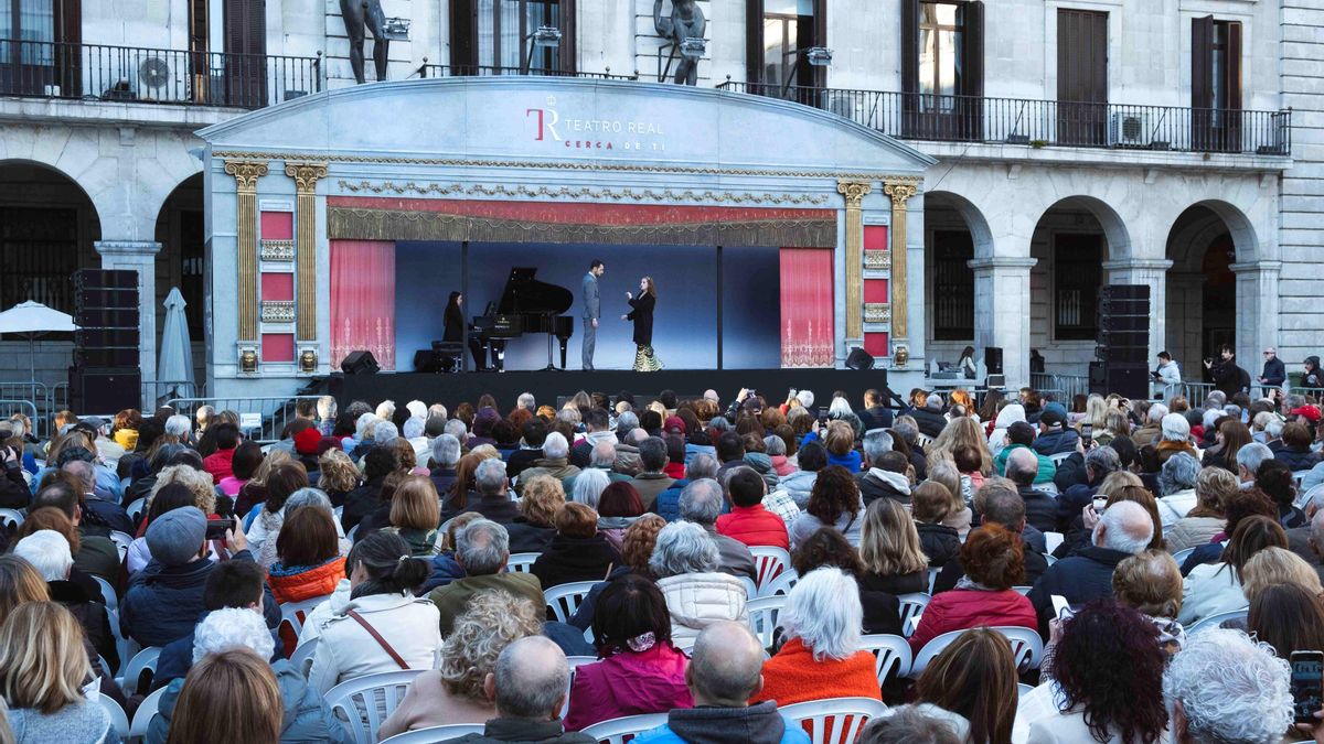 La Carroza del Teatro Real ofrecerá un concierto lírico en la Plaza Porticada el 2 de mayo.