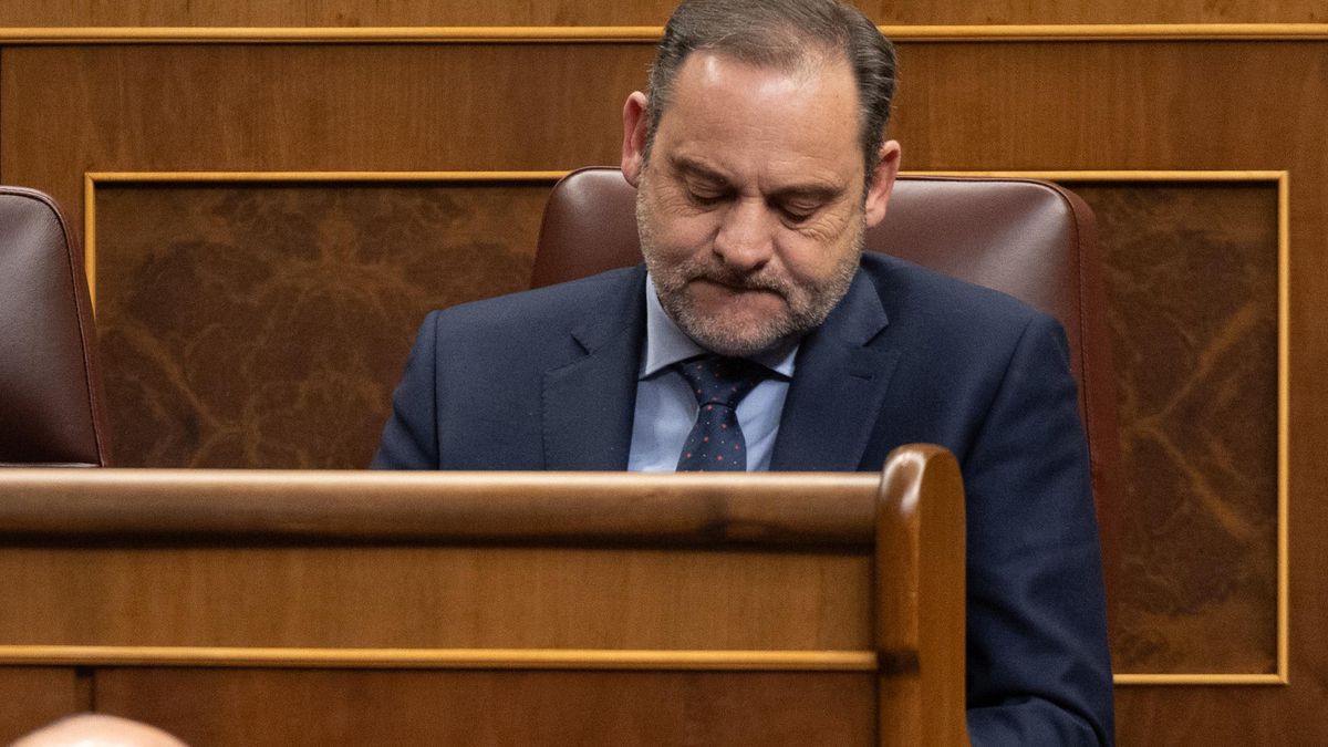 El exministro de Transportes y diputado del PSOE José Luis Ábalos durante una sesión plenaria, en el Congreso de los Diputados, a 22 de febrero de 2024, en Madrid (España)
