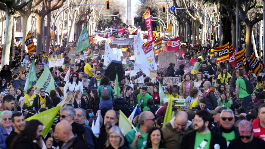 La Generalitat plantea aumentar 375 euros al año el complemento salarial de los docentes tras su última huelga