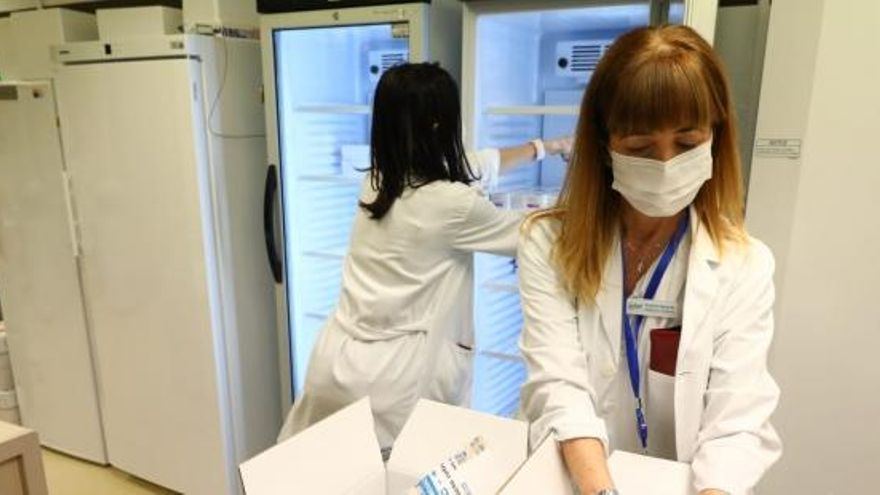 Las primeras vacunas de Oxford Astrazeneca llegan al Hospital Clínico de Zaragoza