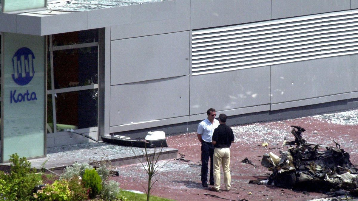 Estado en que quedó el coche-bomba que acabó con la vida de Korta, en agosto de 2000