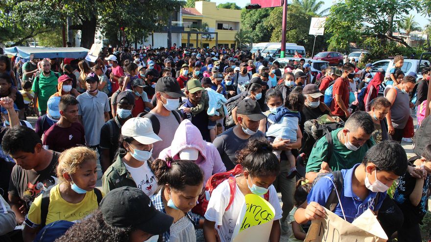 500 migrantes reclaman "papeles" para salir de Tapachula (México)