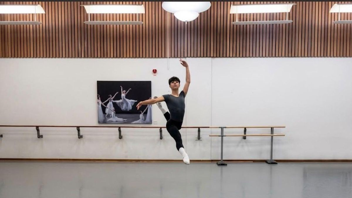 El bailarín cacereño Álvaro Payo llega 'en volandas' a Londres gracias a la red de apoyo surgida tras su historia
