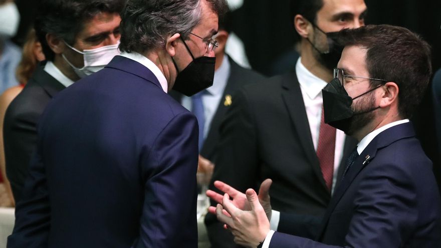 Aragonés planta al rey en el saludo previo a la cena del Mobile