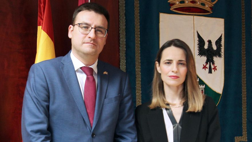 A la derecha, Ana Vanesa Torrente