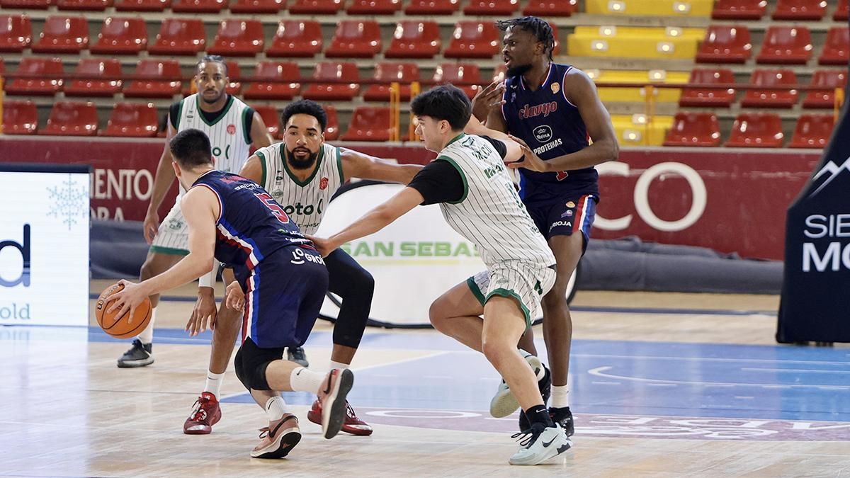 Lance del duelo entre Coto Córdoba y Clavijo