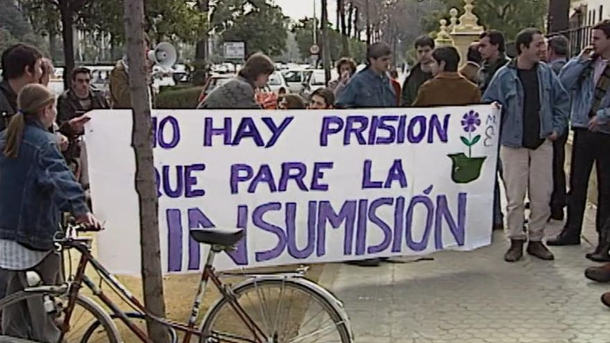 Cuando fuimos insumisos: la memoria de una lucha en cintas VHS en pleno debate sobre el gasto militar