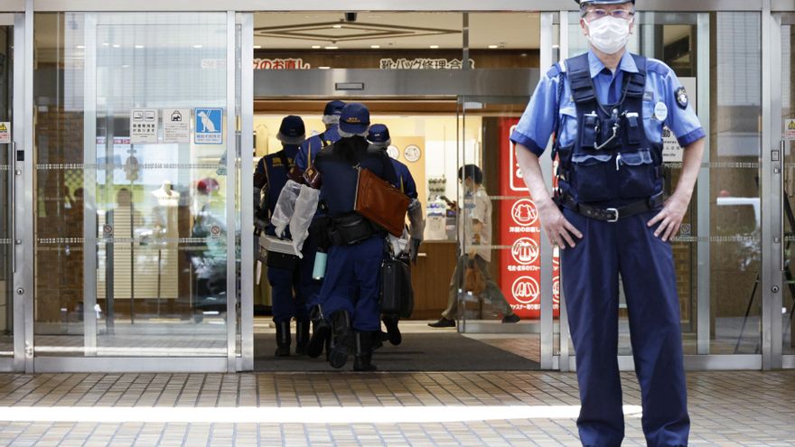 Apuñalan mortalmente a un hombre en un bufete cercano a un conocido centro comercial de Tokio
