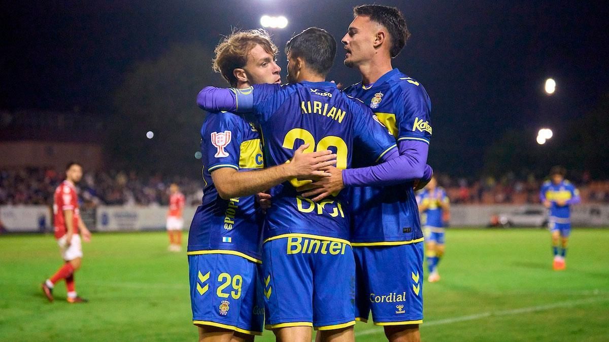 Las Palmas pasa en la Copa tras la prórroga