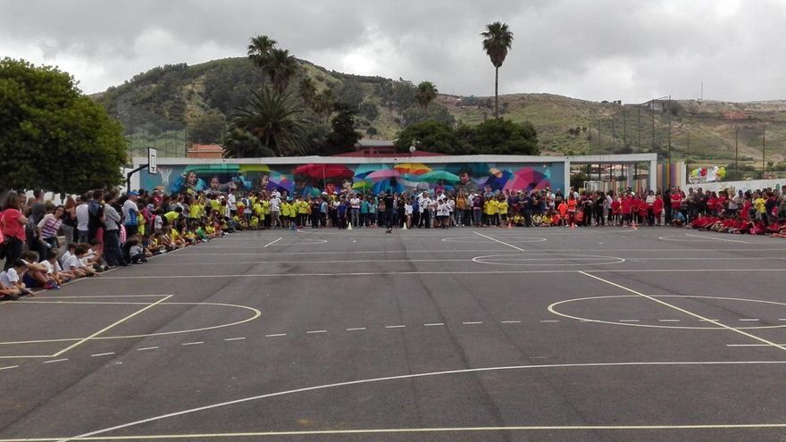 Reivindicación hace años por las canchas techadas en el CEIP Las Mercedes.