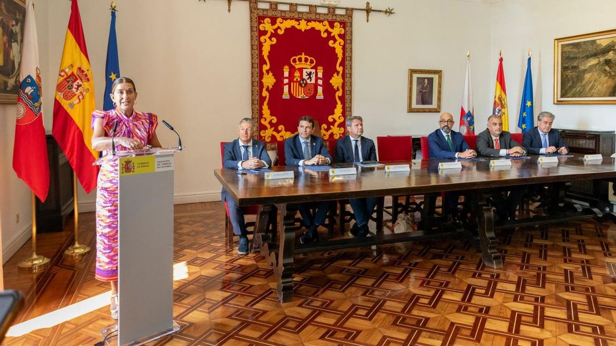 Firma del protocolo general de actuación para la reordenación ferroviaria en Cantabria.