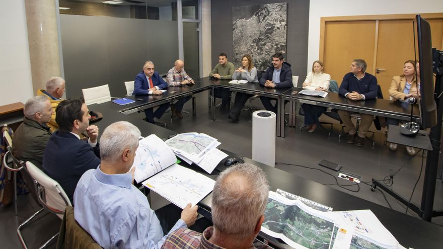 En la reunión han participado los ayuntamientos de Marina de Cudeyo, Medio Cudeyo, Entrambasaguas, Solórzano, Ampuero, Hazas de Cesto, Guriezo, Villaescusa, Ribamontán al Monte y Bárcena de Cicero