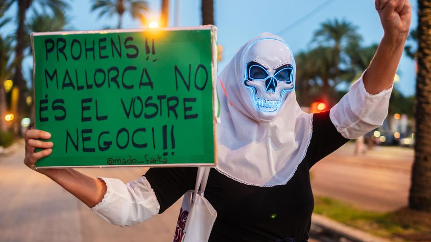 Madò Farta, la activista anónima detrás de la calavera: "No protestamos contra el visitante, sino contra el modelo turístico"