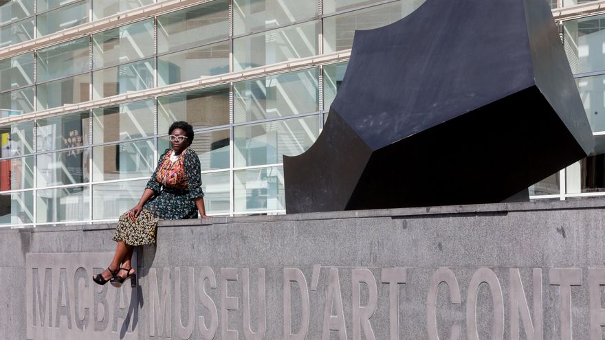 Elvira Dyangani quiere abrir el MACBA a vagabundos, skaters y paseantes
