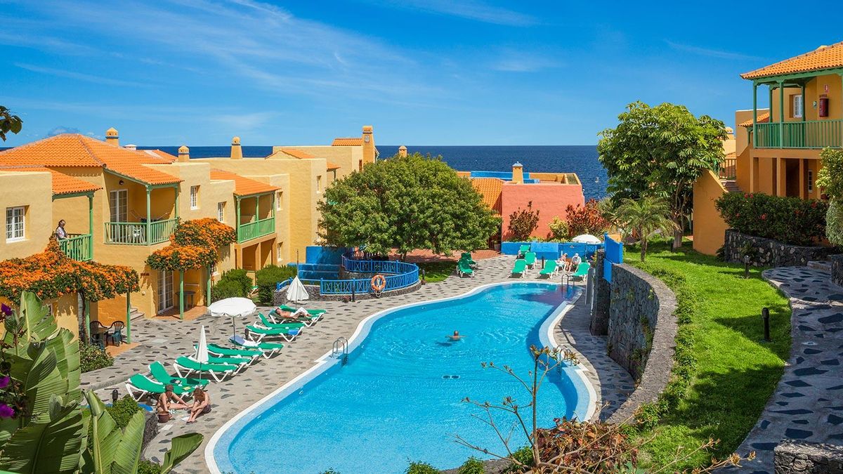 Apartamentos La Caleta, en Los Cancajos (Breña Baja).