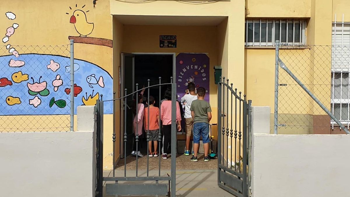 Las familias de la escuela rural leonesa denuncian discriminación por la supresión de un servicio clave de conciliación